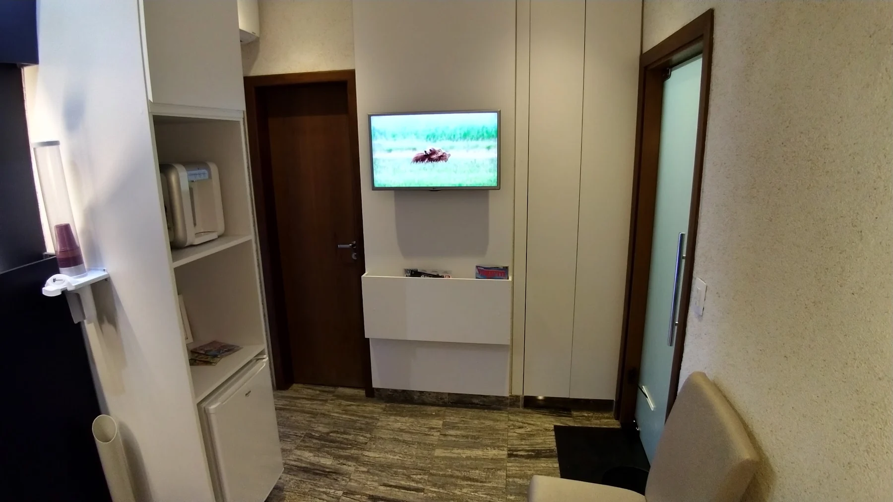 Ambiente interno da CORP, entre a recepção e os consultórios